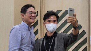 “사진 찍어오겠다 큰소리쳐” 직원 말에…이재용, 직접 영상통화 했다