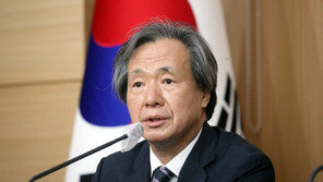 재유행, 이번 주 정점 예상…“9~12월께 ‘큰 파도’ 올 듯”