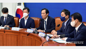민주 “검경, 文 겨눠…무모한 정치보복 수사 멈추라”