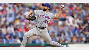 마이너서 방출된 은행원 출신 투수, 빅리그 완벽 데뷔전