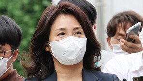 ‘법카 의혹’ 피의자 김혜경, 5시간 경찰조사…“소환조사 유감”