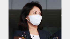 ‘법카 의혹’ 김혜경, 5시간 조사 후 귀가…취재진 질문엔 ‘침묵’