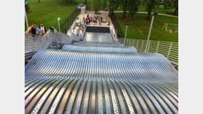 12m 높이서 ‘쿵쿵’…하루만에 폐쇄됐던 美대형 미끄럼틀 (영상)