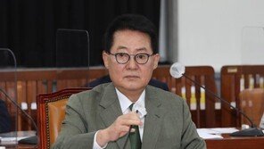 ‘北피살 공무원’ 수사팀, 박지원 휴대전화 포렌식 착수