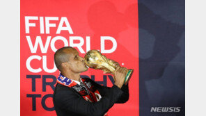 월드컵 트로피, FIFA 레전드 히바우두와 한국 도착