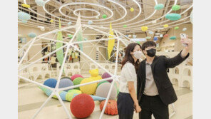‘아트’에 힘주는 백화점…유명작품 떴다하면 MZ세대 ‘우르르’