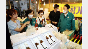 전통시장 방문한 尹대통령 “신속한 재기 돕고 기업가형 육성 지원”