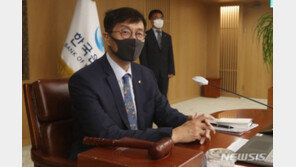 한은 총재 “당분간 0.25%p 인상기조 유지…중립금리 상단 갈 필요”