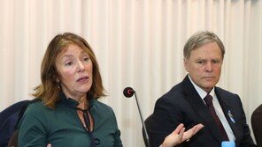 윔비어 부모, 탈북민에 장학금…“北정권에 강력한 메시지 되길”