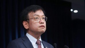 대통령실 “환율 높지만 금융·외환위기 우려할 상황 아냐”