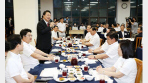 尹 “더이상 ‘前정권 잘못’ 핑계 안통해…민생만 생각할때”