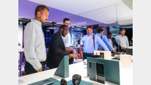 ‘사전판매 97만대’ 갤럭시Z폴드4·플립4 26일 40개국 본격 출시