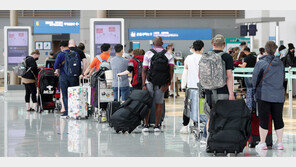 美 당국, 중국행 항공편 26편 운항 중단…中에 맞불