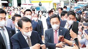 대구 서문시장 찾은 尹 “민심 흐르는 곳서 기운 받겠다” 