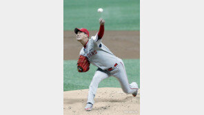 사실상 김광현 홀로 도전…1점대 ERA 투수 볼 수 있을까