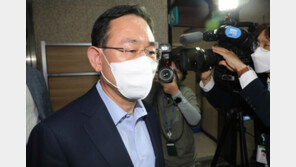 주호영 “단계별 의견 모아 의총서 결론, 권성동과 따로 연락 안 해”