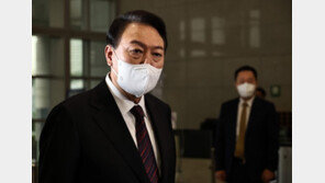 尹 “자립준비청년, 국가가 책임지고 부모 심정으로 챙겨야”