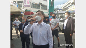 최재형 마이크 들고 유세…檢, ‘선거법 위반’ 불구속기소