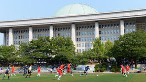 與 비상 상황에 ‘여야 축구 경기’도 직전 취소…“추석 후로 순연”