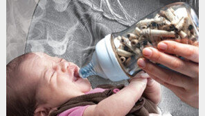 ‘아기에게 꽁초 젖병’ 독해진 담뱃갑 경고 그림…당국 “외국엔 더 센 그림”