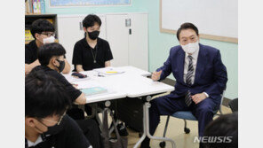 다문화 학생들 만난 尹 “나도 국어 못했어요…절대 포기 마세요”