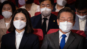 침묵 깬 박지현 “이재명 추대대회 감동없어…개딸 팬덤 벗어나야”