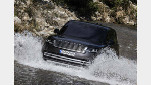 90㎝ 물길 헤치고, 산길도 거뜬…돌아온 ‘사막의 롤스로이스’