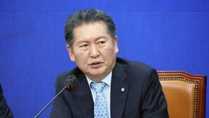 ‘과방위원장-최고위원 겸직’ 정청래, “관례는 구태정치와 일맥상통” 사퇴 거부