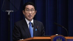 격리 끝 日기시다 총리, 기자회견서 통일교 논란 “솔직히 사죄”