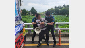 文사저 ‘커터칼 위협’ 시위자, 스토킹범죄로 구속 기소