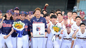 ‘아듀! 조선의 4번 타자’ 이대호, 고척돔서 5번째 은퇴 투어