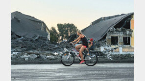 러軍 폭격으로 무너져내린 우크라 학교 