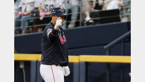 롯데 이대호, 은퇴 투어 경기서 역대 3번째 통산 1400타점 달성