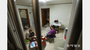 “지상층 갈 보증금 없어”… 침수된 반지하 못벗어나는 이재민들 