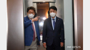 권성동, ‘윤핵관 2선후퇴론’ 묻자…“이미 입장 밝혔다”