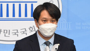 전용기 “BTS 더 이상 정치에 이용말라…눈속임 여론조사 멈춰야”