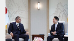 尹 “한-UAE 관계 발전 기대”… 칼둔 특사 “바라카 원전, 협력 상징”