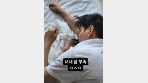 ‘홍현희♥’ 제이쓴, 아들 품에 안고 뻗은 근황…“요새 잠 부족”