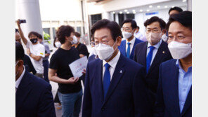 광주 찾은 이재명 “오월 정신 이어 강한 민주당으로 거듭날 것”