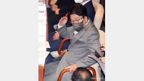 권성동, ‘연쇄 가처분’ 이준석에 “법적 쟁송 능사 아냐”