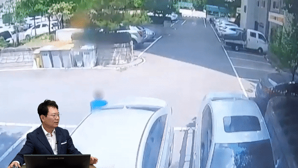 숨어있다 후진때 튀어나와 ‘쿵’…한문철도 혀내두른 ‘역대급 자해공갈’[영상]