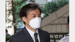 “아빠 저 1시에 시험봐요” “준비됐다”…조국 아들 대리시험 정황