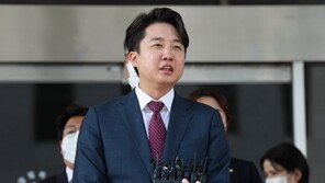 이준석 “‘이준석 측’ 기사, 나와 상의 안 된 것…집필에 집중”