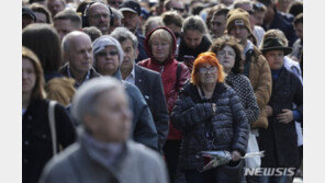 푸틴 불참 속 고르바초프 장례식 거행…수천명 추모 인파