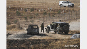 이스라엘 군인 탄 버스에 팔 무장괴한 총기 난사