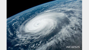 나사, 거대한 비구름 몰고 북상중인 태풍 힌남노 사진 공개