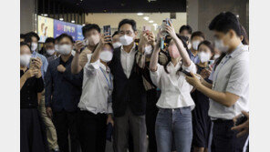 셀카 찍는 이재용, 유튜브 나온 최태원…“우리 회장님이 달라졌어요”