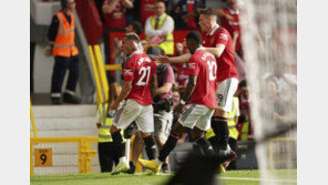 ‘맨유 데뷔골’ 안토니, 1억 유로 가치 증명했다…호날두도 기립박수