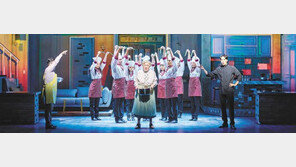 아빠→할머니 ‘8초 변신’… 웃음 빵빵 뮤지컬 ‘매직 분장쇼’ 