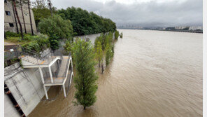 ‘힌남노’에 서울 축대 붕괴·도로 침수…오세훈, 시청서 철야 대응